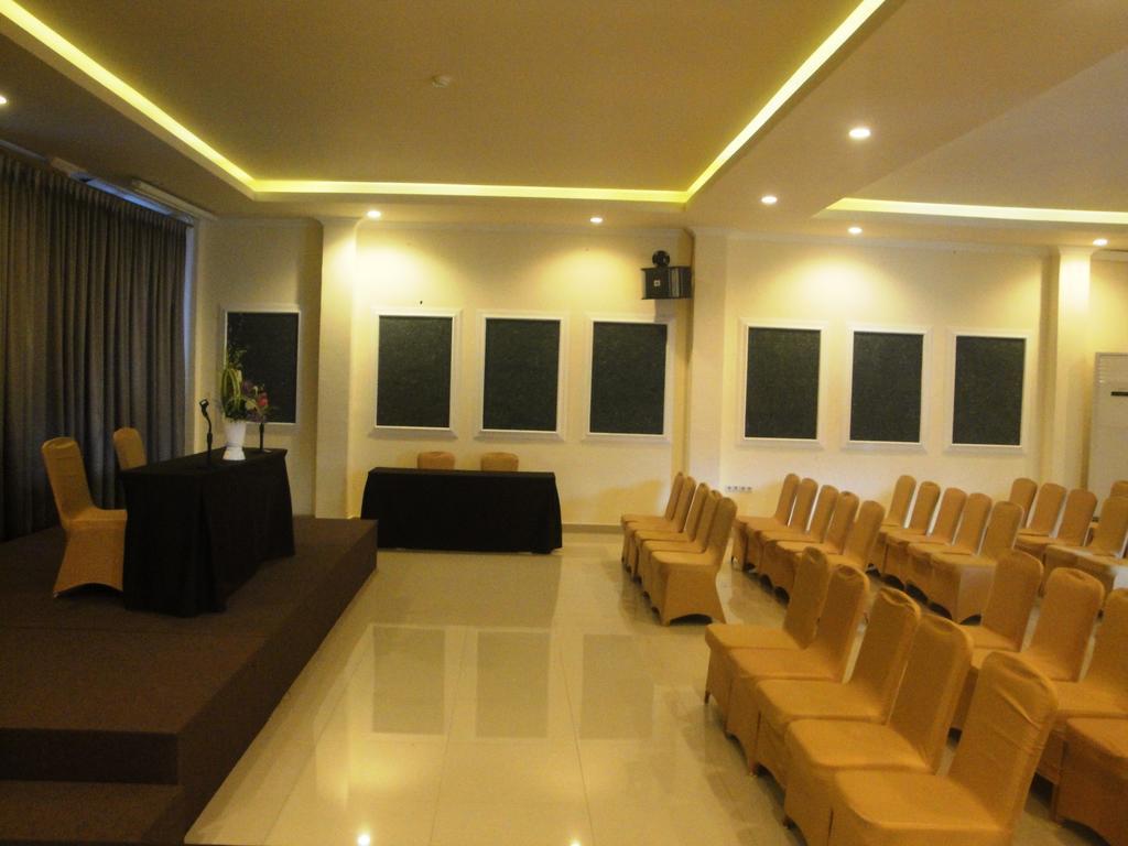 Ramayana Hotel Makassar Exteriör bild