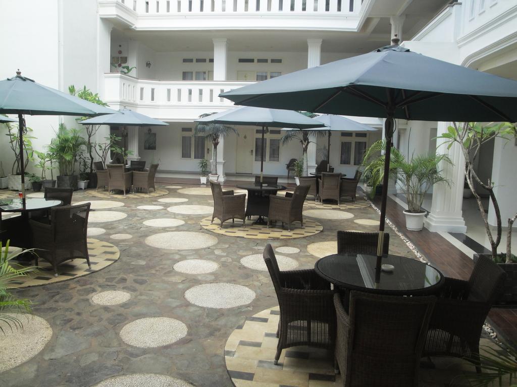 Ramayana Hotel Makassar Exteriör bild