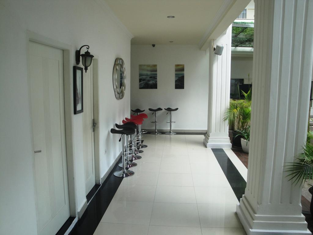 Ramayana Hotel Makassar Exteriör bild