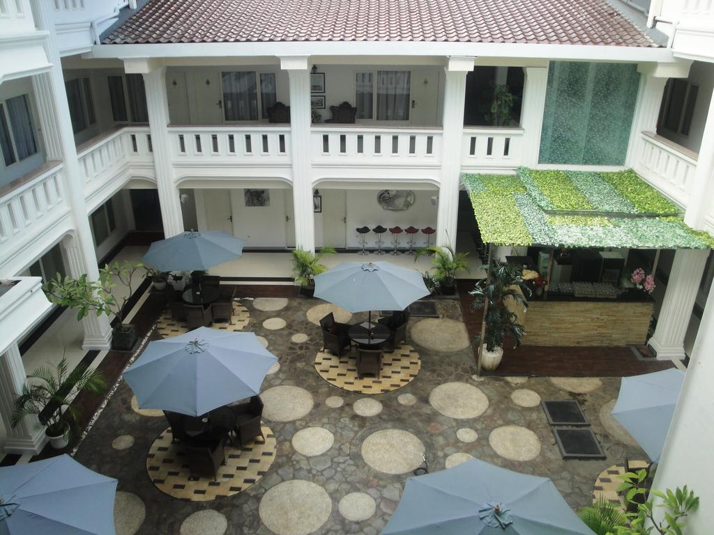 Ramayana Hotel Makassar Exteriör bild