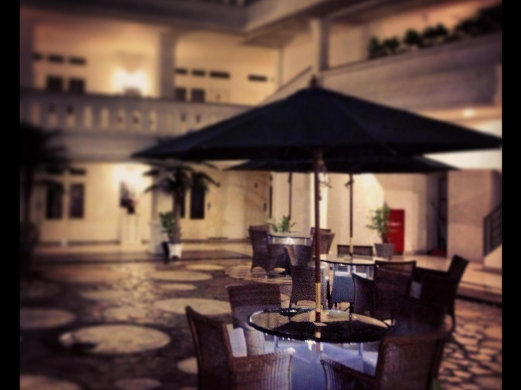 Ramayana Hotel Makassar Exteriör bild