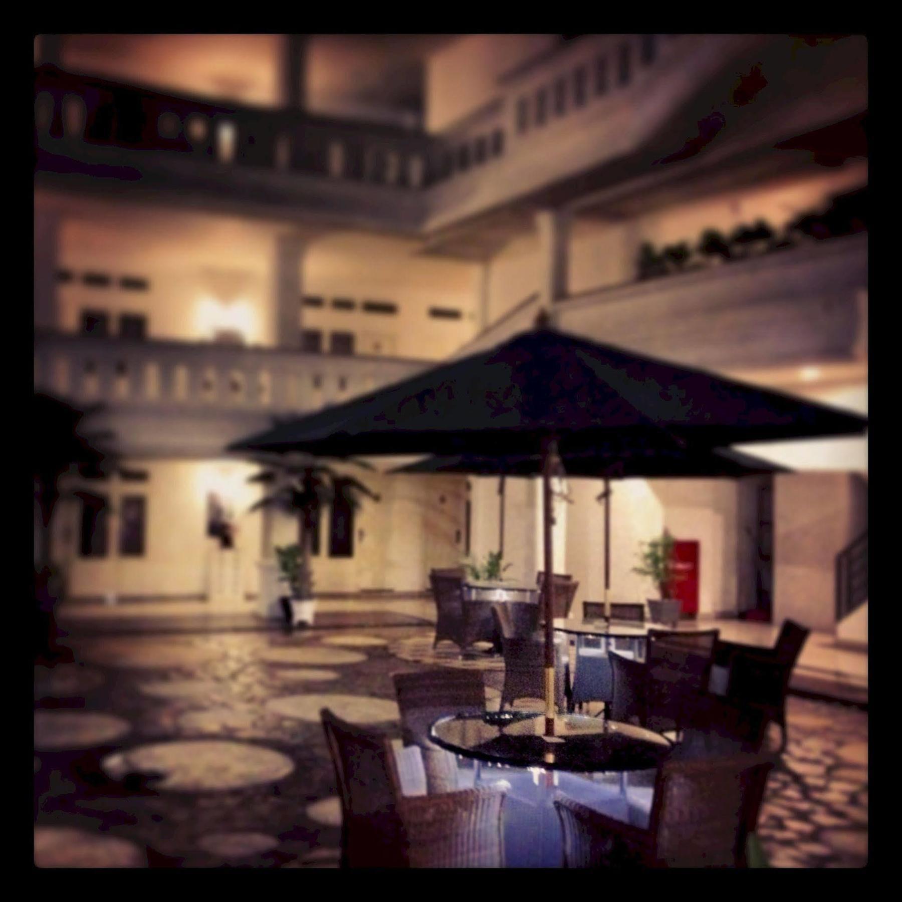Ramayana Hotel Makassar Exteriör bild